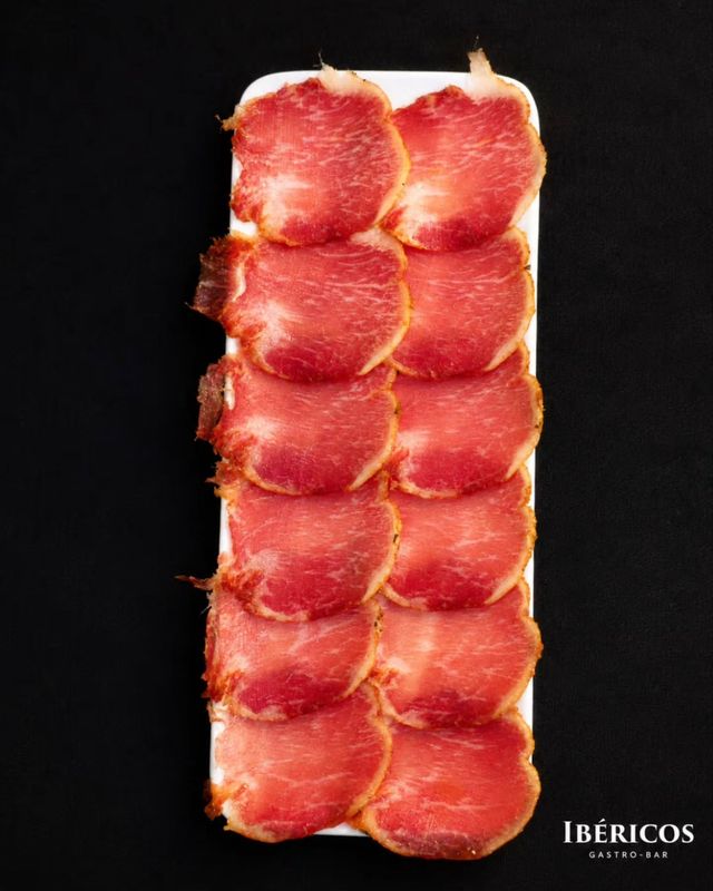 Simple, elegant and full of flavour. ✨ Our acorn-fed Ibérico loin is all about quality, texture and that… — Ibéricos Gastro-Bar en Instagram